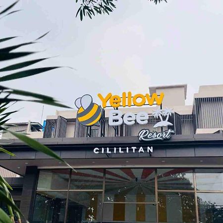 Yellow Bee Resort Cililitan Джакарта Екстер'єр фото