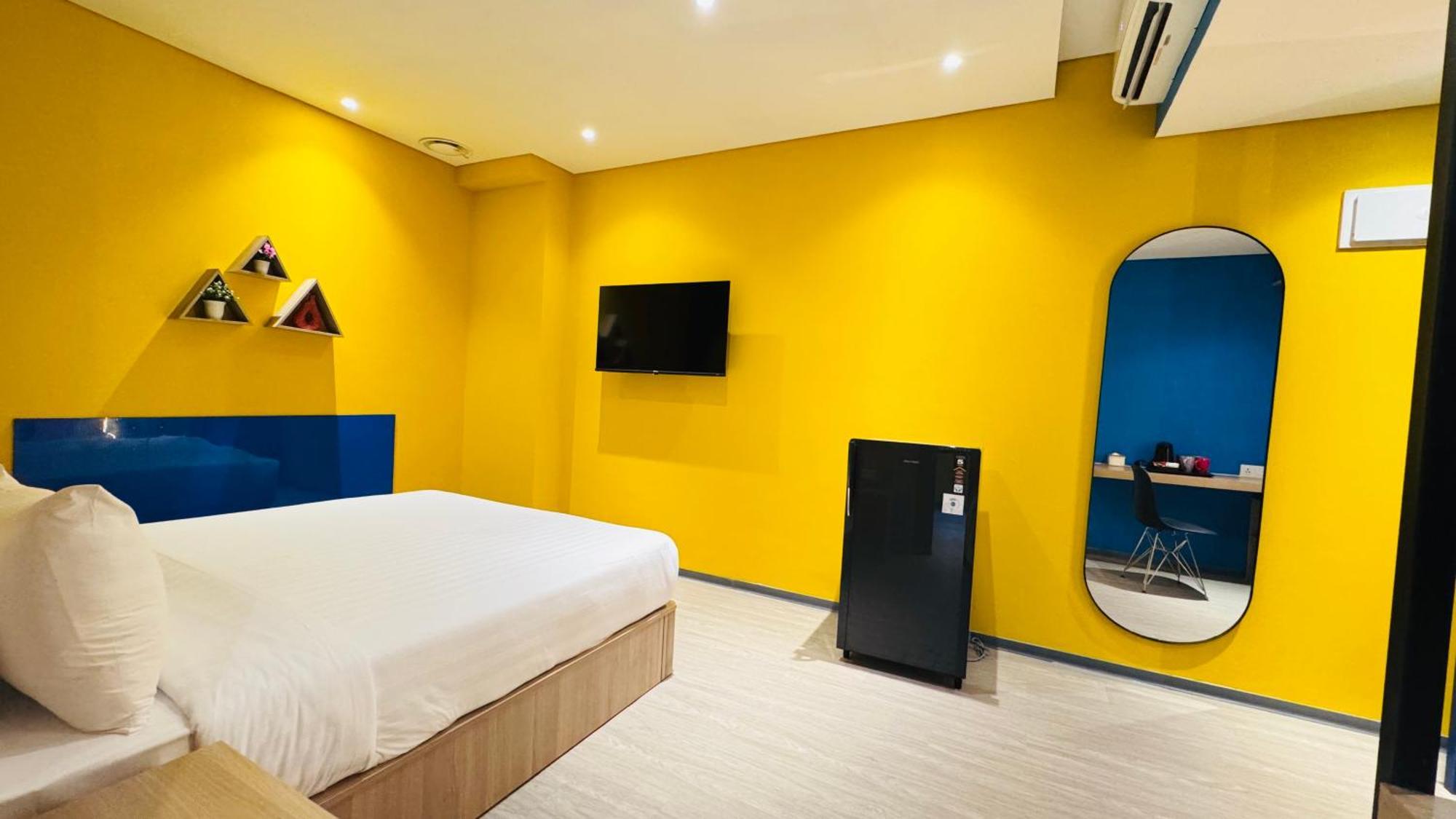 Yellow Bee Resort Cililitan Джакарта Екстер'єр фото