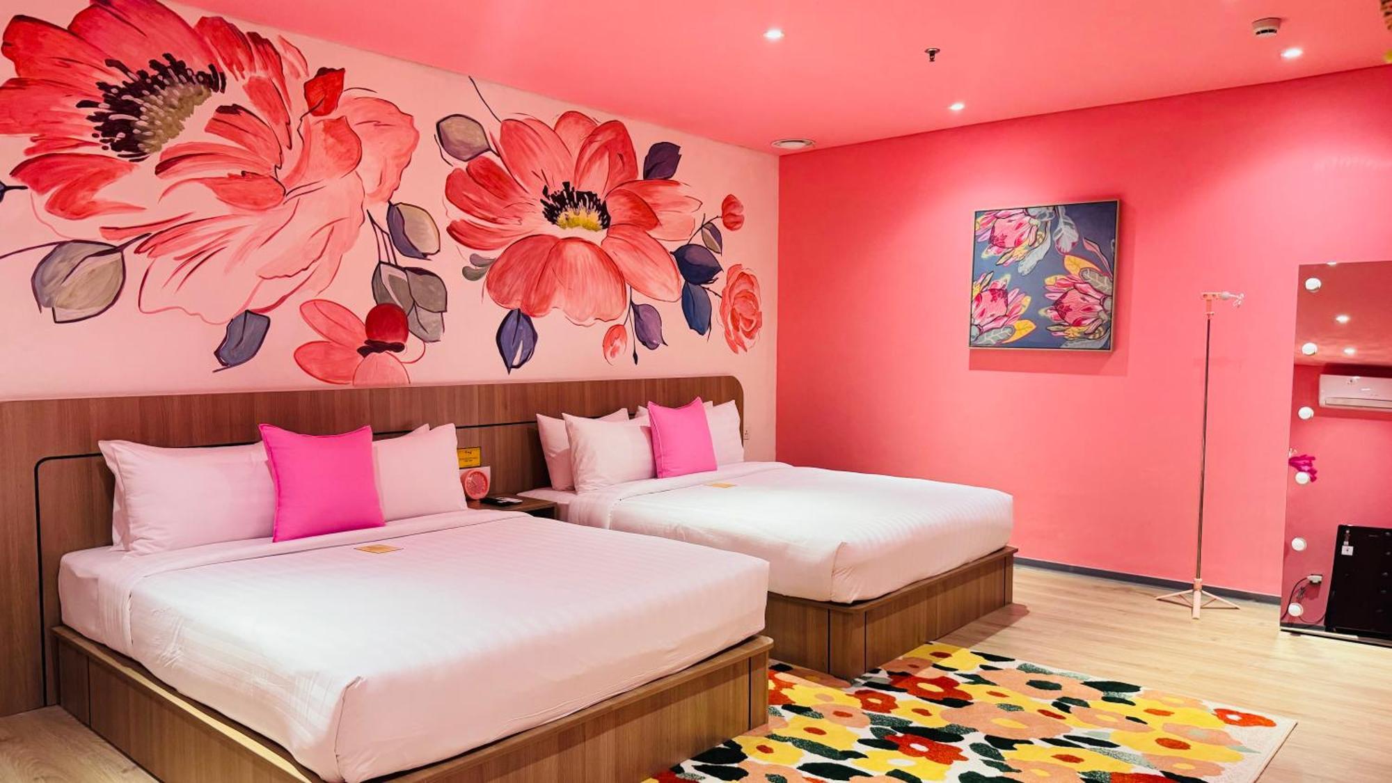 Yellow Bee Resort Cililitan Джакарта Екстер'єр фото