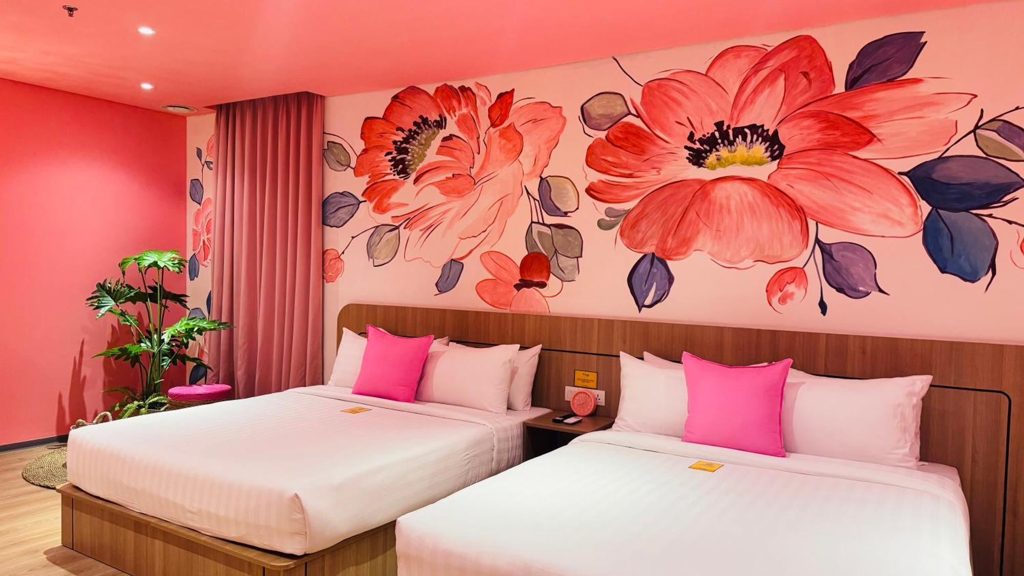 Yellow Bee Resort Cililitan Джакарта Екстер'єр фото