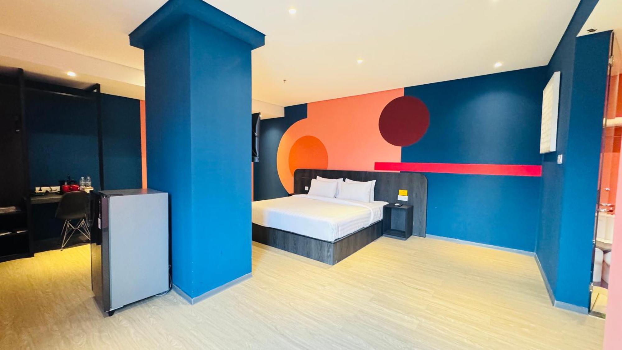 Yellow Bee Resort Cililitan Джакарта Екстер'єр фото