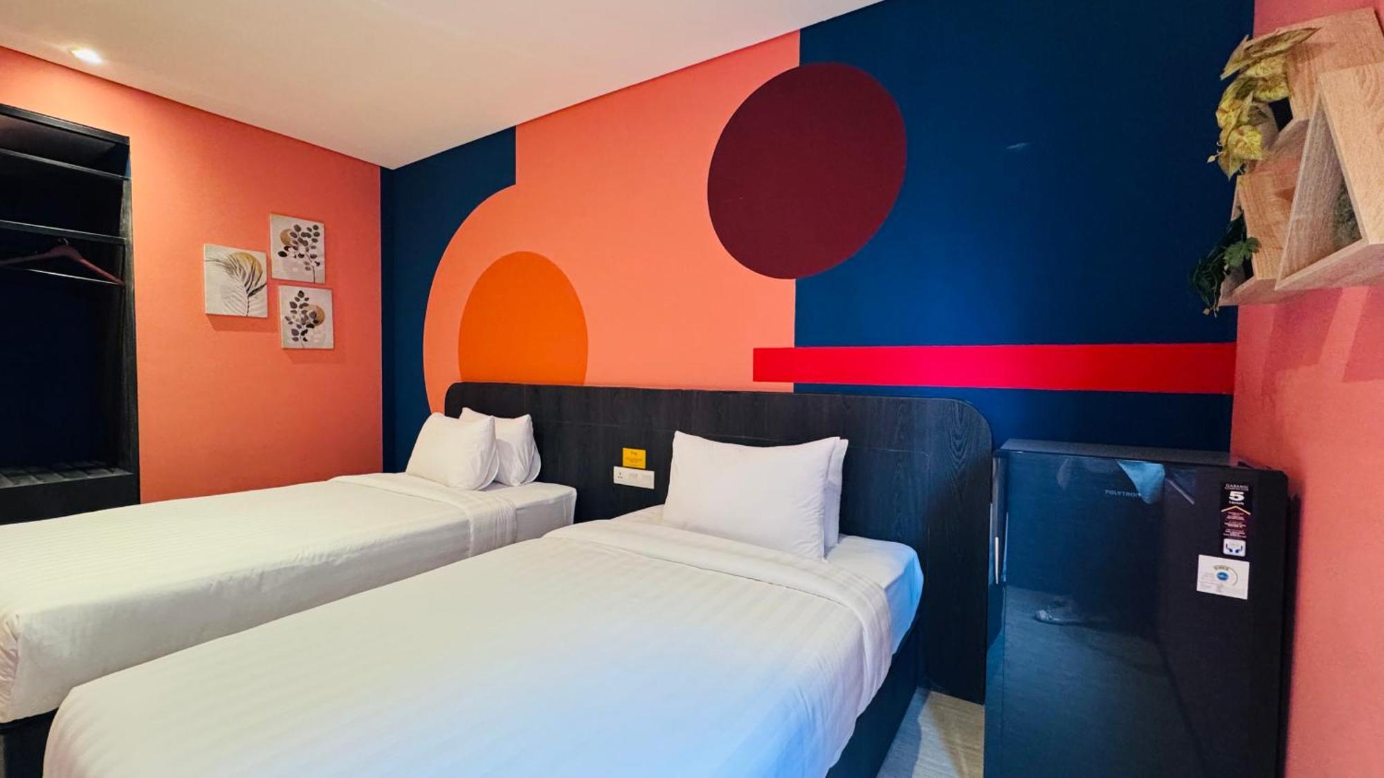 Yellow Bee Resort Cililitan Джакарта Екстер'єр фото