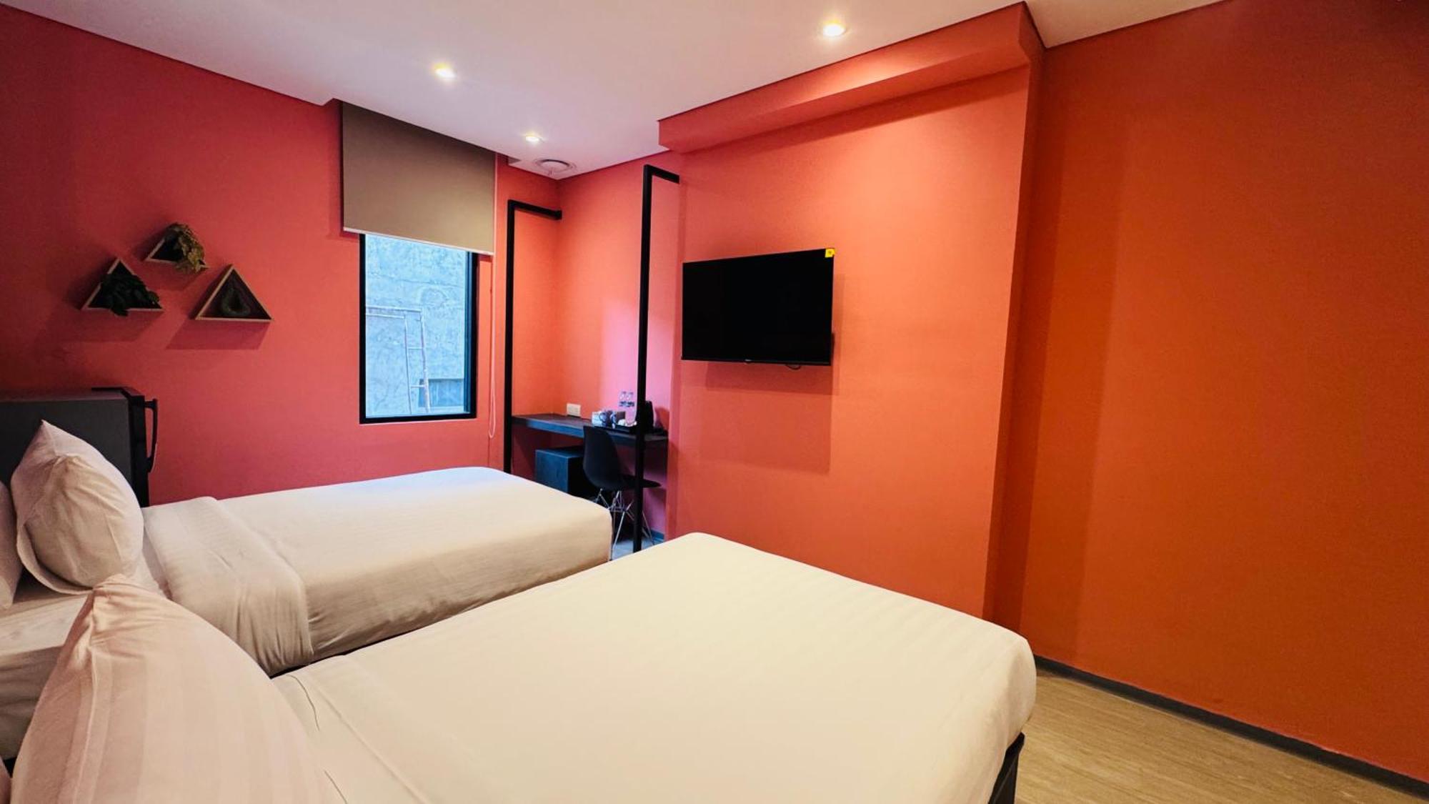 Yellow Bee Resort Cililitan Джакарта Екстер'єр фото
