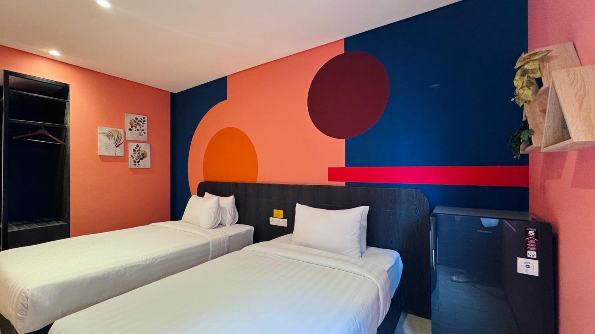 Yellow Bee Resort Cililitan Джакарта Екстер'єр фото